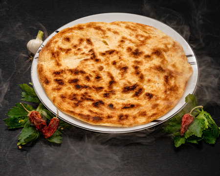 Le pain traditionnel tunisien avec de la semoule et farine