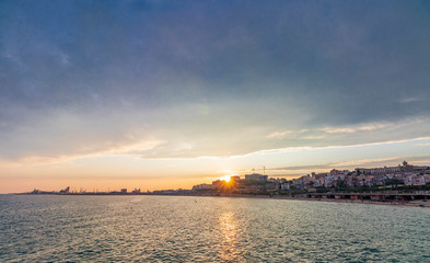 Naklejka premium Benvolgut Frederic, Nosaltres seguim bé, gràcies. Precisament avui hem rebut escrit per trasllat de copies del Procurdador de que l’advocada i el procurador de l’Aksana han renunciat a la seva def