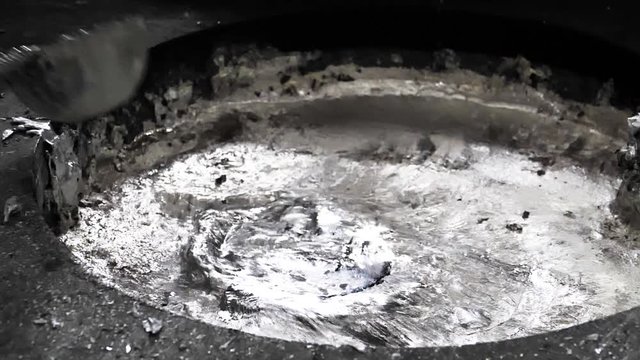 Ladle casting of liquid metal aluminium