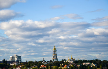 Obraz premium Kyiv cityscape with with Kyiv Pechersk Lavra monastery of the Caves, and it’s bell tower Great Belfry. Ukraine. 