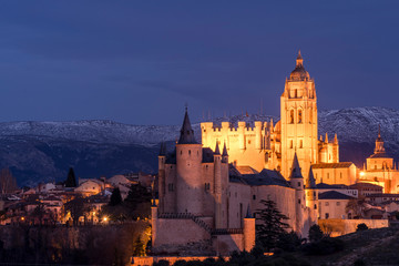 Fototapeta na wymiar View of the beautiful city of Segovia, Castilla y León (Spain). Its famous Alcazar, Cathedral and Roman Aqueduct.