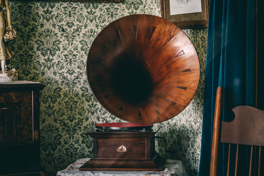 Vintage Gramophone Phonograph Record Player