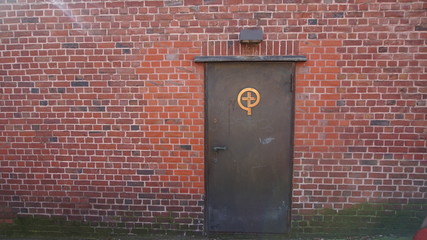 Kaputte Tür der Diakonie Hamburg 