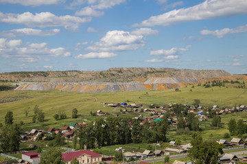Fototapeta na wymiar Large dump of stone at the mine site