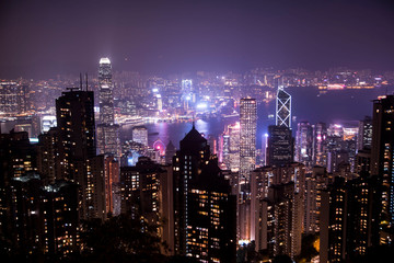 Fototapeta na wymiar hong kong city skyline at night with glowing buildings