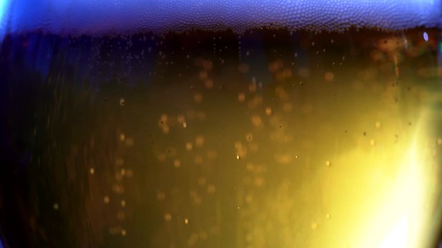 Boisson p&eacute;tillante, bi&egrave;re artisanale, ap&eacute;ro au soleil