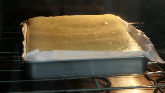 Timelapse de bolo assando