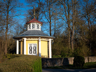 Schellenhaeuschen Schlosspark Bad Mergentheim im Fruehling 