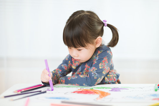 toddler girl practice  paiting for homeschooling