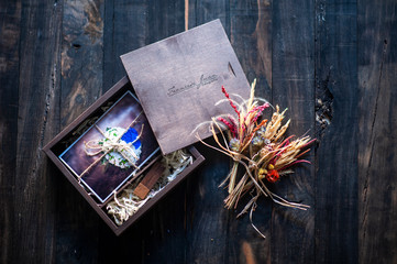 Wedding package for photographers with a wood box with a wood pen drive and pictures