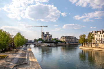 Paris. 24th day of containment because of Covid-19. View of Notre Dame cathedral and Saint Louis island. There is no one on the banks of the Seine because of containment measures