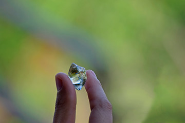 Selected diamonds In the gemstone clamp for making jewelry	