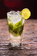 Mojito con yerbabuena