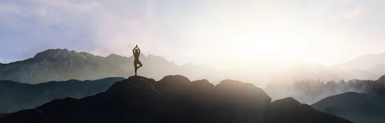 Papier Peint photo École de yoga femme faisant du yoga au sommet de la montagne