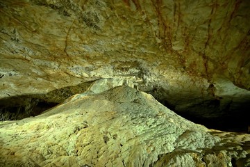 Fototapeta premium 秋芳洞内で見た富士山のような形をした鍾乳石＠山口