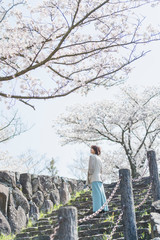Obraz premium 桜と女性