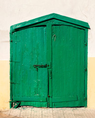 Portone di legno verde