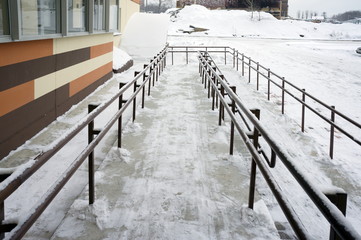 Obraz premium Ramp for strollers and freight carts at the entrance of a residential apartment building. Novosibirsk Russia.