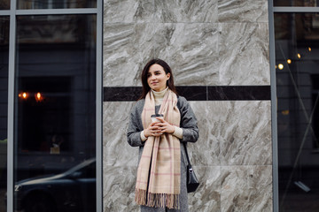 Obraz premium Woman portrait walking in the street