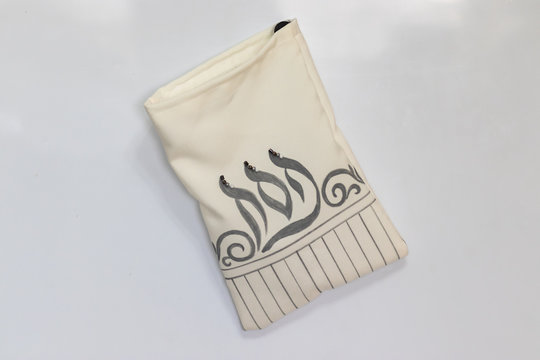Cream bag, personal design, handmade, for the afikoman of pesach, (editor: on the bag is written pesach in Hebrew, pesach is the name of the Jewish holiday)