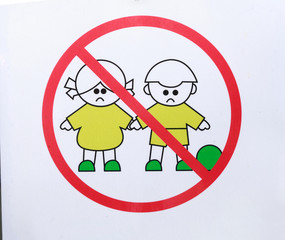 Schild Spielplatz wegen Coronavirus geschlossen, betreten verboten, Deutschland, Europa