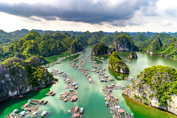 Floating fishing village and rock island in " Lan Ha " Bay, Vietnam, Southeast Asia. UNESCO World Heritage Site. Landscape. Popular landmark, famous destination of Vietnam. Near " Ha Long " bay © Hien Phung