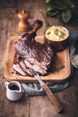 Gigot ou Epaule d'Agneau aux Quatres Epices et Vin Porto pour P&acirc;ques