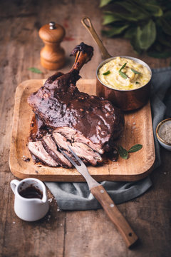 Gigot ou Epaule d'Agneau aux Quatres Epices et Vin Porto pour P&acirc;ques