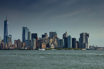 Fototapeta premium New York City skyline with clear sky and buildings, skyscrapers