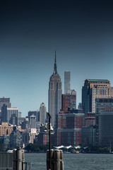 Obraz premium New York City skyline with clear sky and buildings, skyscrapers