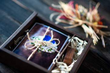 Wedding package for photographers with a wood box with a wood pen drive and pictures
