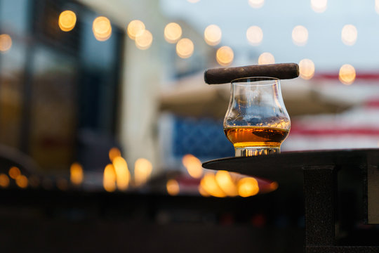 whiskey bourbon cigar