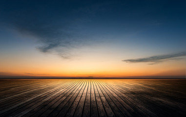 A square with no wooden board and the sun shining through the clouds