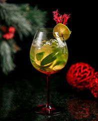 homemade mint lemonad with lemon slice