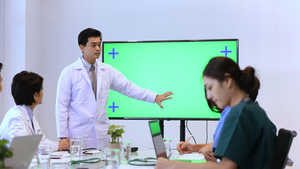 Medical concept. The doctor is explaining the meeting by previewing on a green screen. 4k Resolution.