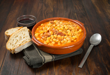 Callos de ternera con garbanzos