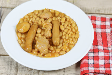 assiette de cassoulet (spécialité française)
