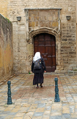 Fototapeta na wymiar entrée au couvent