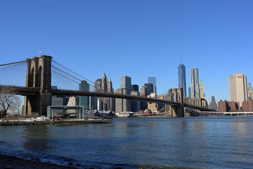 brooklyn bridge and manhattan skyline