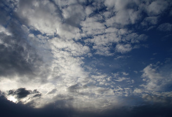 Naklejka na ściany i meble Cielo con nubes azul precioso