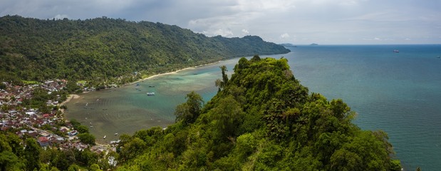 Mesmerizing view of the Padang city near the coast of the turquoise clear water in Indonesia - obrazy, fototapety, plakaty
