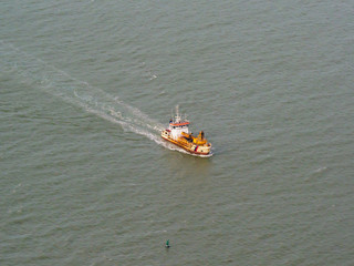 bareau rentrant au port du Havre en France