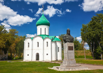Fototapeta na wymiar Spaso-Preobrazhensky Cathedral and monument to Alexander Nevsky on red square in Pereslavl Zalessky. Yaroslavl region, Russia