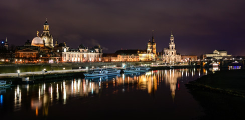 Obraz na płótnie Canvas Dresden by night