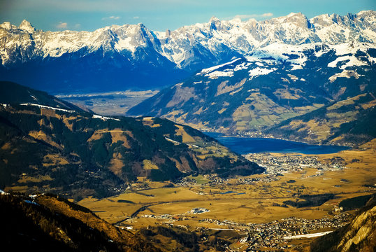 Panorama na Alpy, widoczne miasteczko Kaprun i Zell am See
