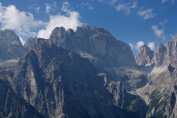 paesaggio della catena montuosa del Brenta