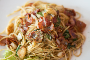 Spaghetti with Basil and Bacon, Delicious Easy Homemade Food