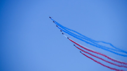 Avion de chasse de la patrouille de France commémoration fête nationale 