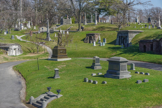 Brooklyn, New York, USA: The statue of DeWitt Clinton, former Governor of New York, at Green-Wood Cemetery.