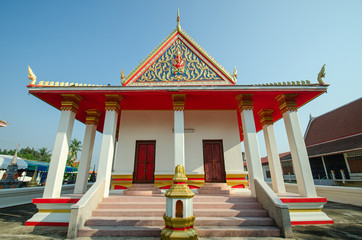 Obraz premium Thai temple architecture at Ratchaburi, Thailand